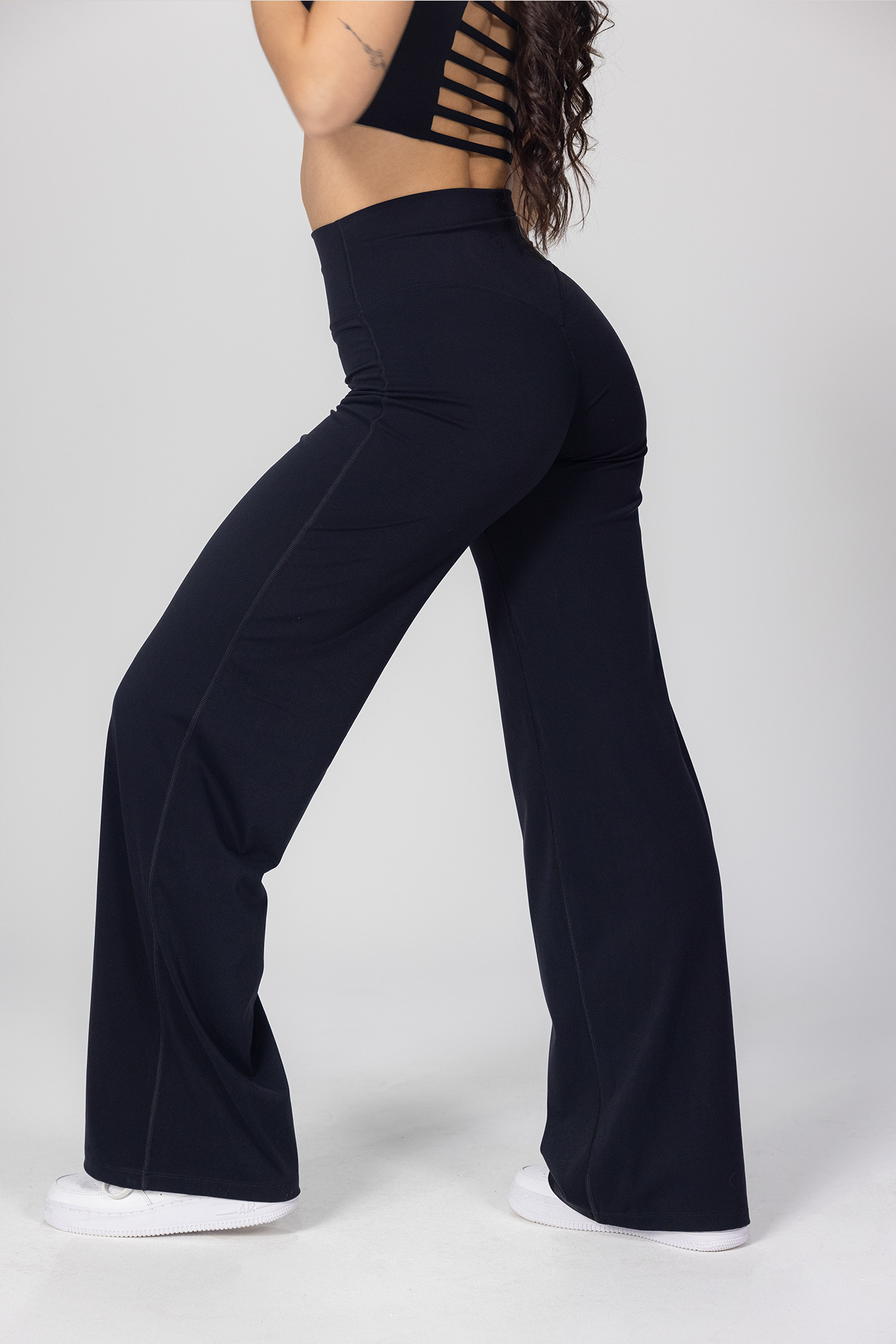 Cheryl Straight Legs Pants - Black