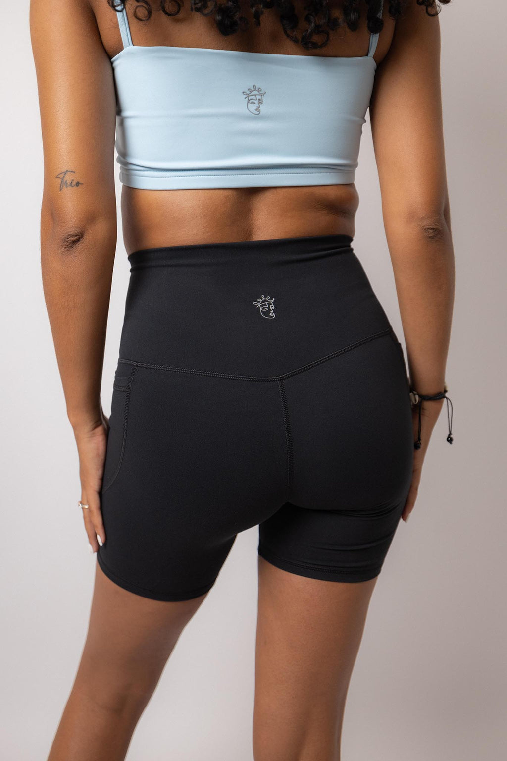 Claire Shorts Pockets - Black