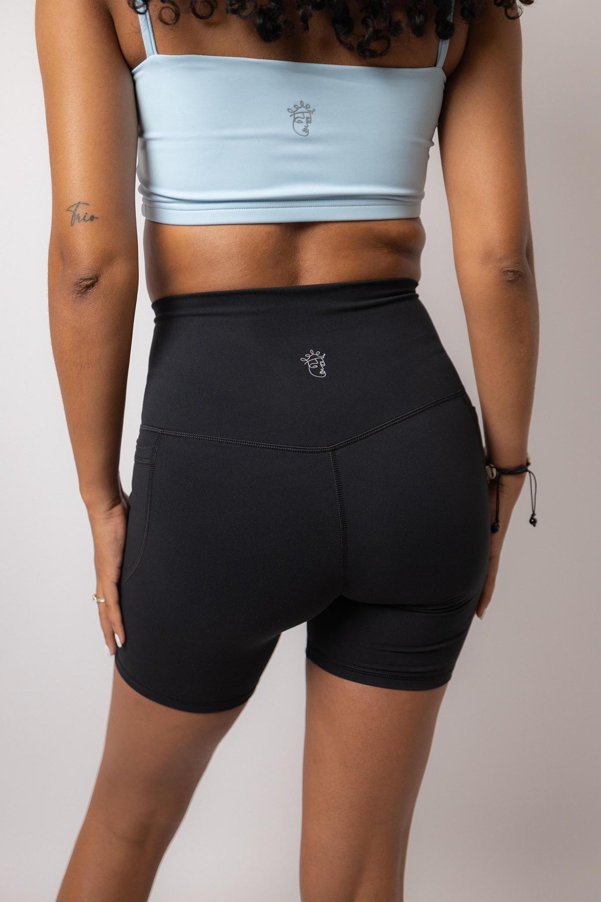 Claire Shorts Pockets - Black