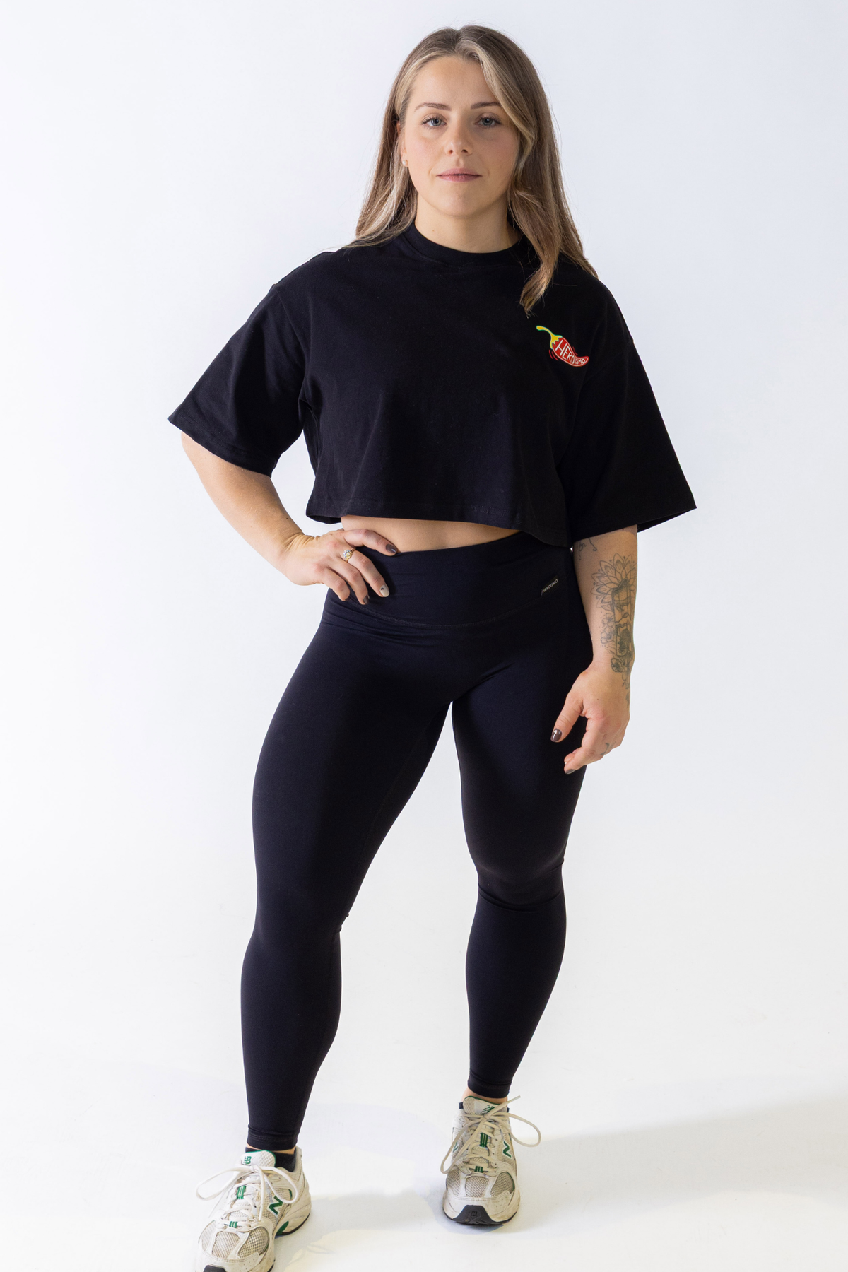 T-shirt cropped femme Justine noir avec logo transfert thermique haute qualité